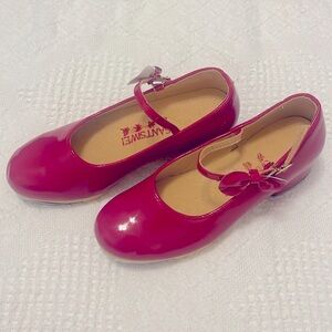 Tab shoes 
Brand new 
Red color